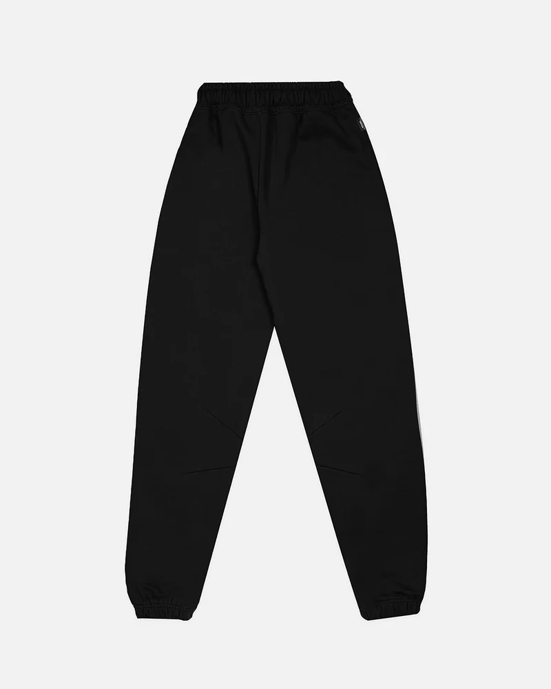 How to Rock Black Sweatpants with Streetwear Essentials