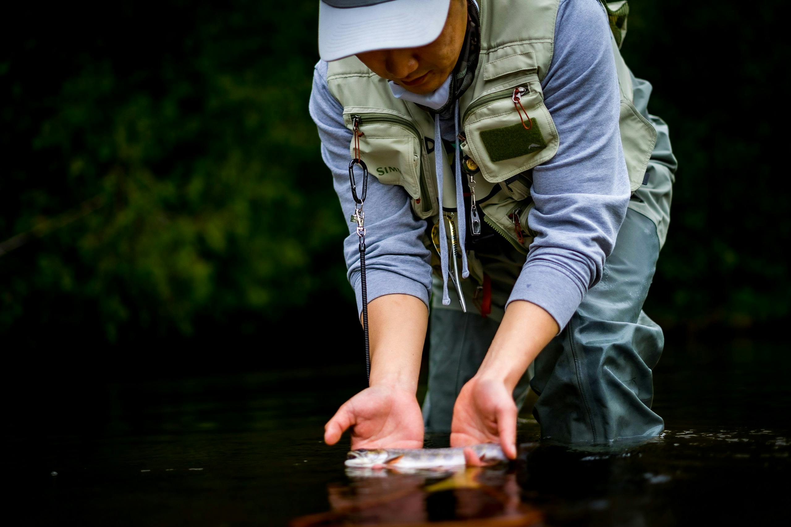 Fly Fishing Boots Guide: Felt vs Rubber Soles Explained