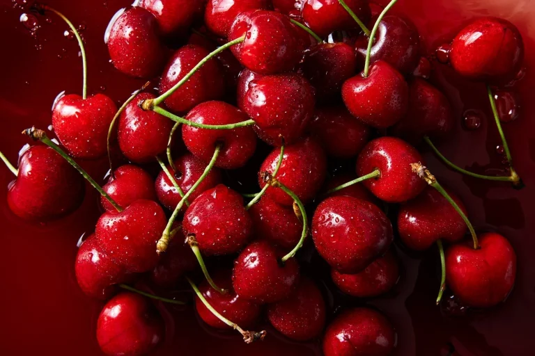 suja-stone-fruit-blog-hero_939284e8-5e96-44f6-80d2-9630380cf358